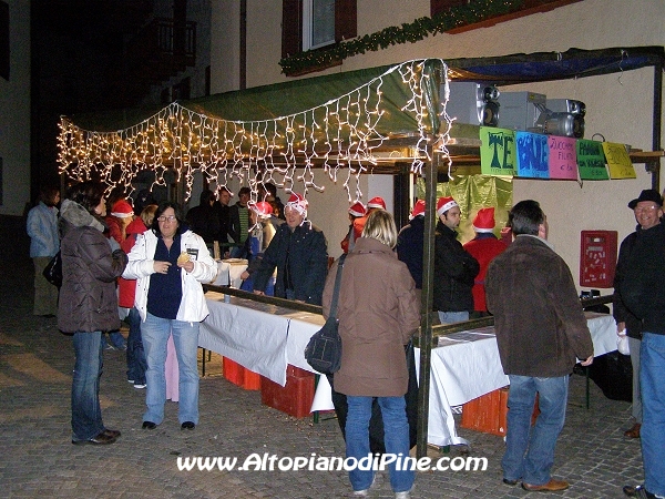 The caldo, Vin Brulè, Straboi fatti dalla Grenz di Miola - El paes dei Presepi 2007 - Mercatino di Natale