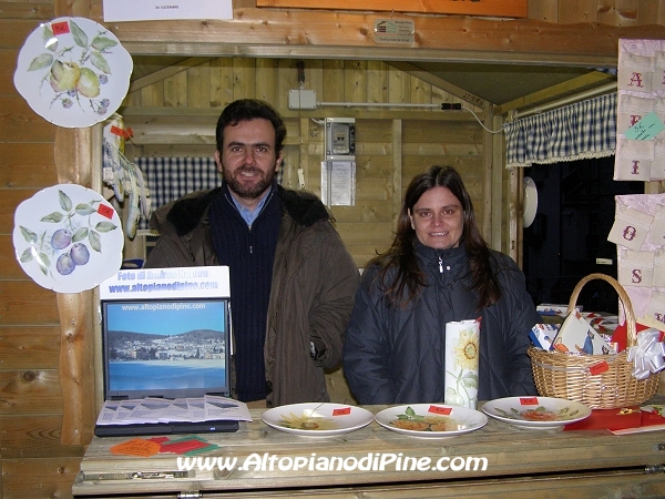 Andrea Nardon assieme alla sorella Giorgia espositori ai Mercatini di Miola