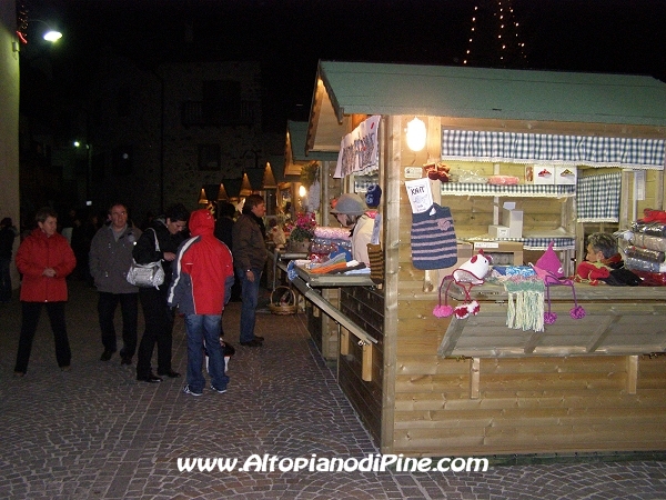 Le casette del Mercatino di Natale 2007 di Miola - El paes dei Presepi