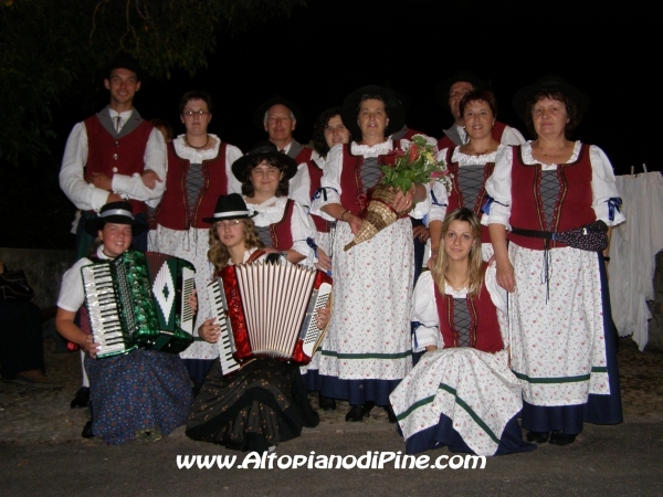 Il balletto Folk di Bedollo che ha animato alcuni momenti della serata