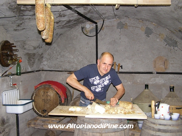 Assaggi di vino e formaggio