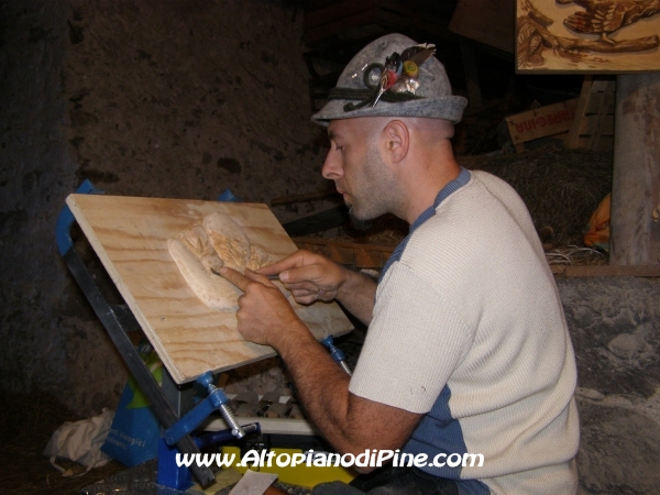 Uno scultore all'opera