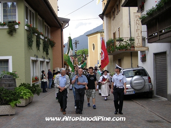 La processione dal Santuario al Prato della Comparsa