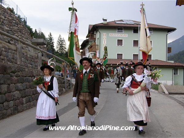 Gli Schutzen in processione