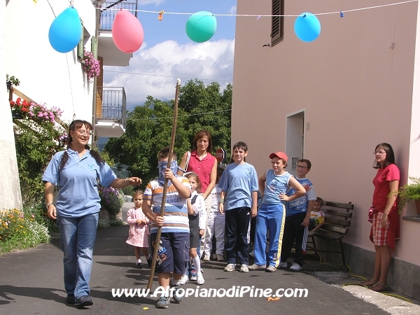 Il gioco dello scoppio dei palloncini per i piú piccoli
