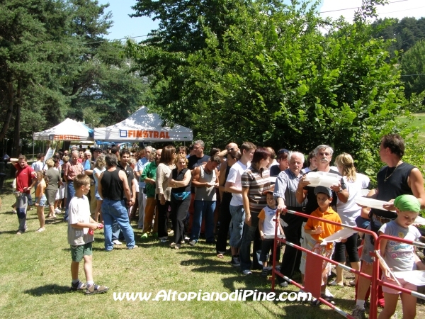Tutti in fila per il pranzo