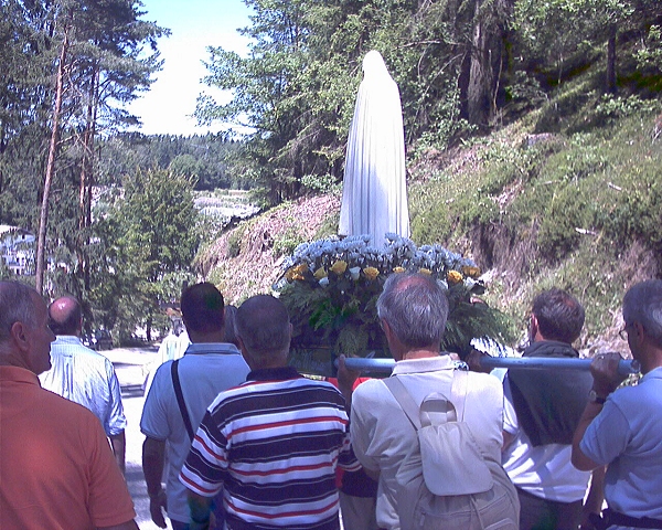 Un giorno con Maria - momenti della processione - foto di Monika
