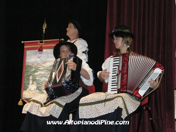 Le fisarmoniciste del Balletto Folk di Bedollo - 114 Congresso SAT 