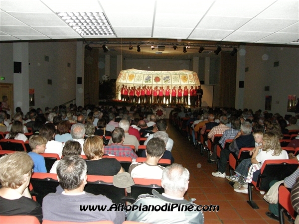 Il pubblico presente al concerto del Coro Costalta