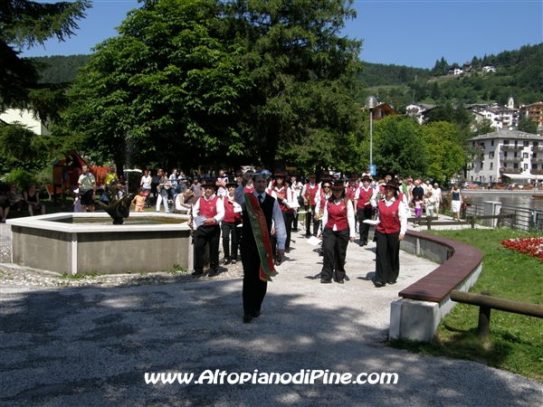 L'arrivo della banda al Lago della Serraia - Mattinee musicale 2008