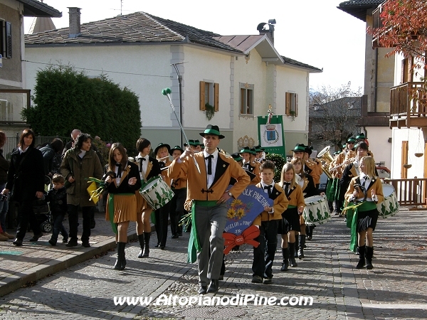 Il Gruppo Bandistico Folk Pinetano - momenti della sfilata