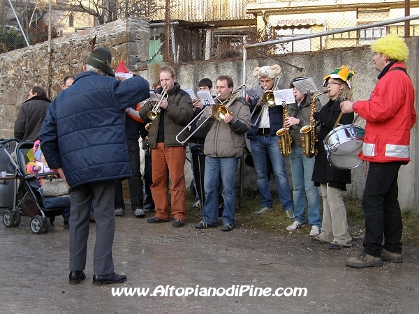 La banda che suona per Egidio l'Alpino