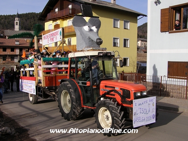 Il carro dedicato all'isola di Pineé