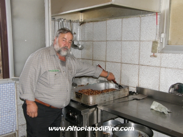 Bepo prepara le castagne