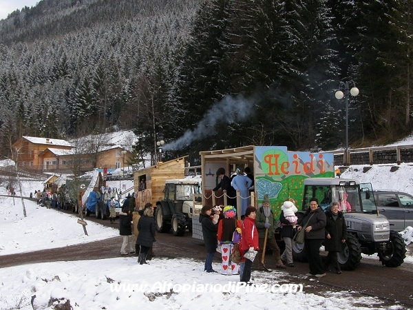La sfilata dei carri a Centrale - Carneval Bedolero