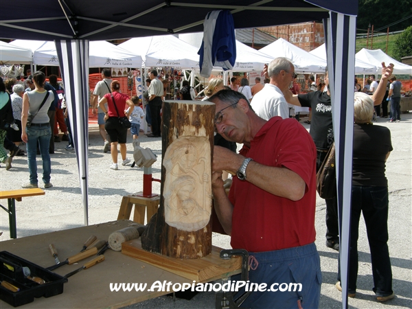 Uno scultore all'opera