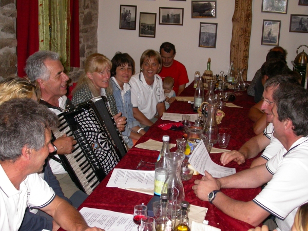 Gita a Malga Cambroncoi del Coro Santa Giuliana di Sternigo - foto Bruno Ioriatti