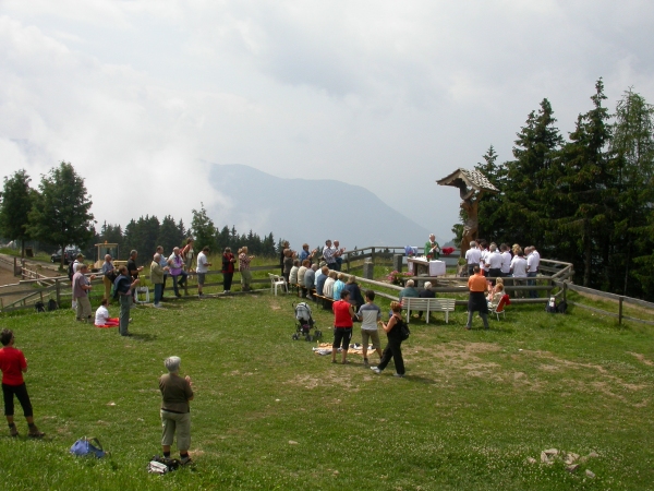 Gita a Malga Cambroncoi del Coro Santa Giuliana di Sternigo - foto Bruno Ioriatti