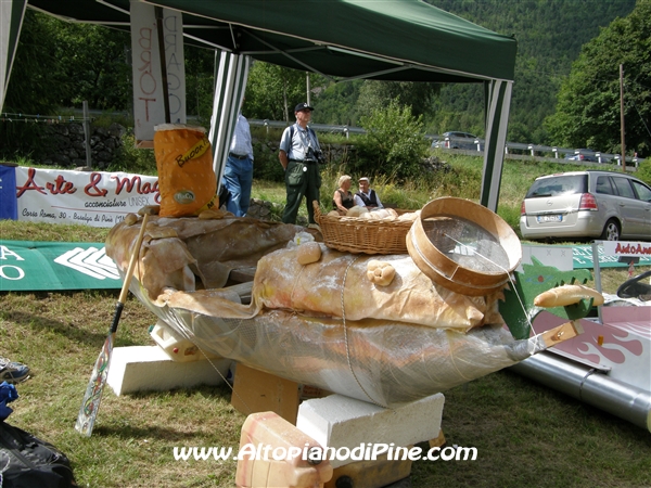 Crazy Boat - una delle imbarcazioni in gara
