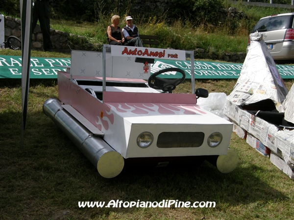 Crazy Boat - una delle imbarcazioni in gara