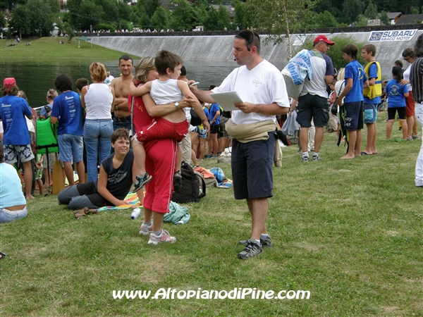 Autografi sulle braccia dei piccoli spettatori - Dragon Festival 2008 - Baselga di Pine'