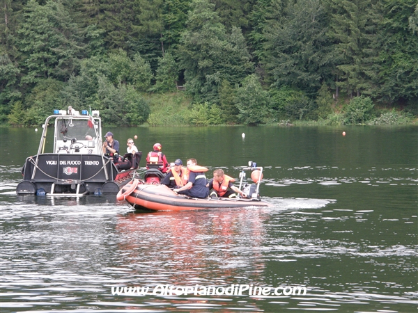 I Vigili del Fuoco pronti ad intervenire in caso di difficoltá degli equipaggi
