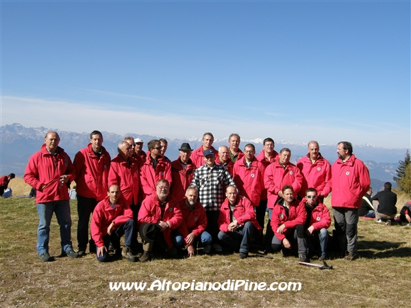 Foto di gruppo del Coro Costalta in occasione della festa chiusura Rifugio Tonini 2008