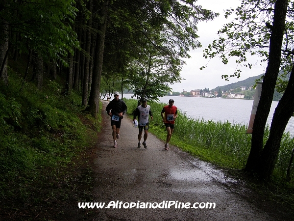 La corsa lungo il lago della serraia - Mai Zeder 2008