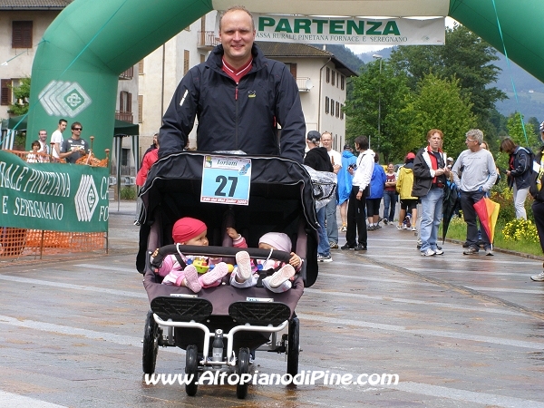 Due gemelline in gara col papá - Mai Zeder 2008