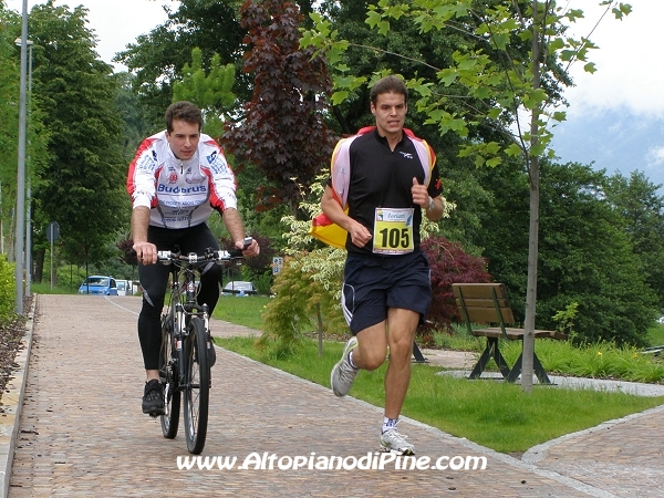 Atleta accompagnato da bicicletta - Mai Zeder 2008