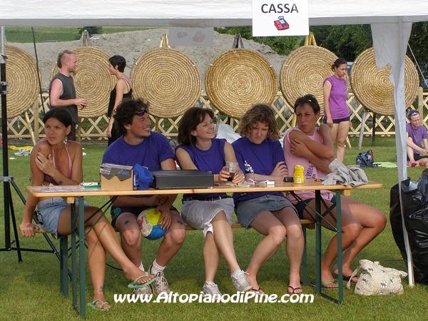 Volontari e volontarie alla cassa - Green Volley edizione 2008