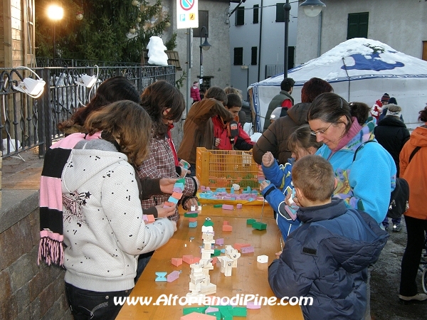 Assemblaggio dei Totem - El paes dei Presepi 2008