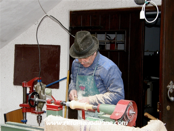 Lavorazione al tornio - El paes dei Presepi 2008
