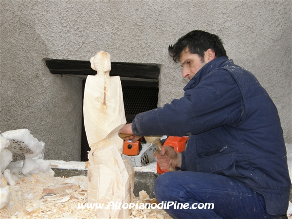 Scultore al lavoro - El paes dei Presepi 2008