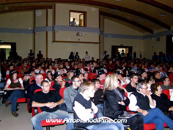 Festa Patronale Madonna di Piné 2008 - la gente al Teatro di Centrale