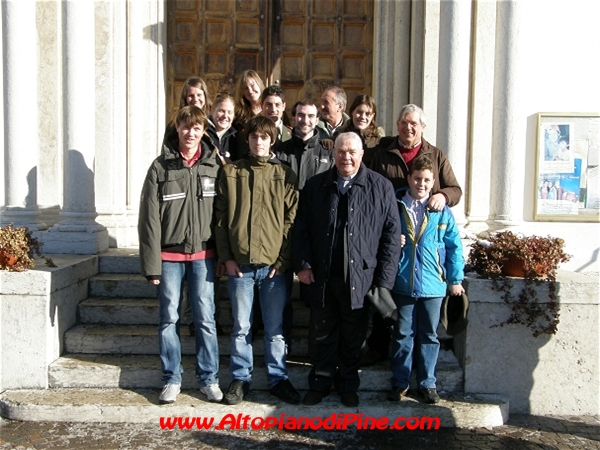 Foto ricordo con i giovani del campeggio