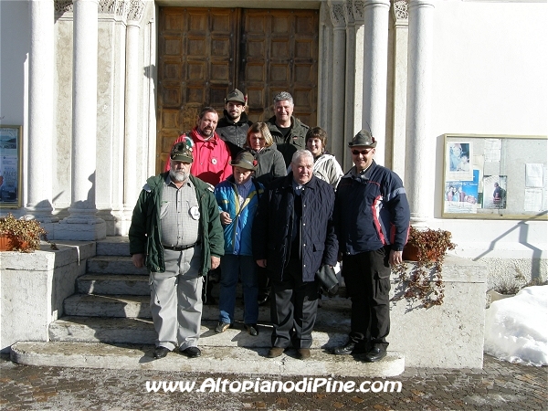 Foto ricordo con alcuni componenti del comitato Sorgi e Dotori di Baselga
