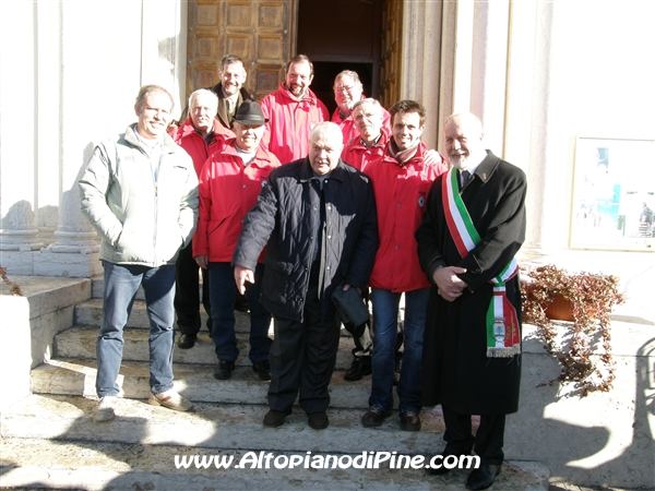 Foto ricordo con alcuni componenti del Coro Costalta di Baselga di Pine'