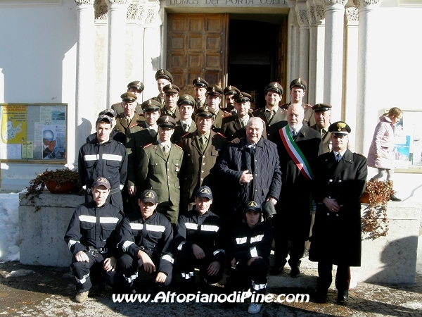 Foto ricordo con i Vigili del Fuoco Volontari e con il Maresciallo dei Carabinieri
