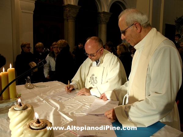 La firma di presa in carico delle quattro parrochie pinetane di Baselga, Miola, Faida e Rizzolaga 