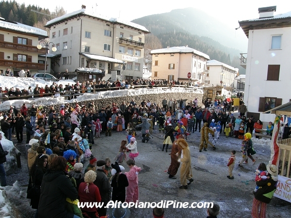 Il numeroso pubblico presente - Carneval Bedolero 2009