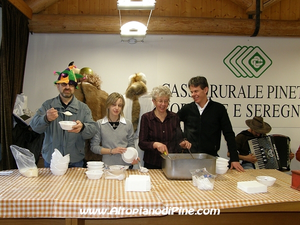 La distribuzione della pasta - Carneval Bedolero 2009