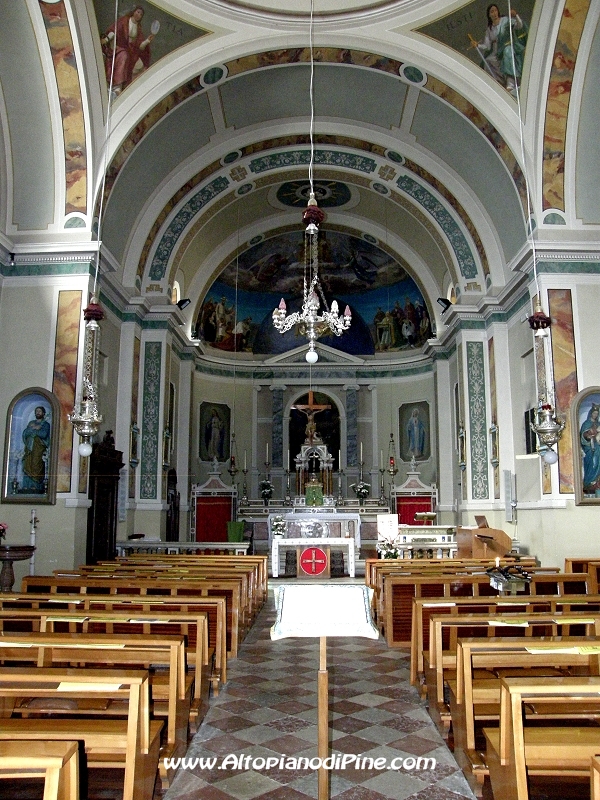 Interno della chiesa S. Trinitá - Faida  