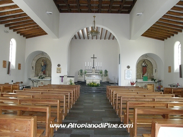L'interno della Chiesa di Sant'Antonio a Rizzolaga