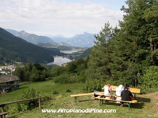 Artisti che si ispirano ai due laghi pinetani.