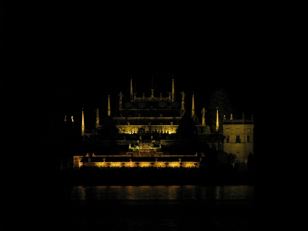 Isola Bella di notte - foto Bruno Ioriatti