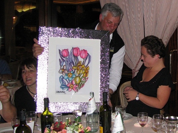 Consegna del quadro alla vincitrice dell'estrazione - foto Bruno Ioriatti