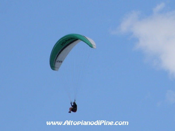 Acrobazie in parapendio - Dragon Festival 2009 - Baselga di Pine'