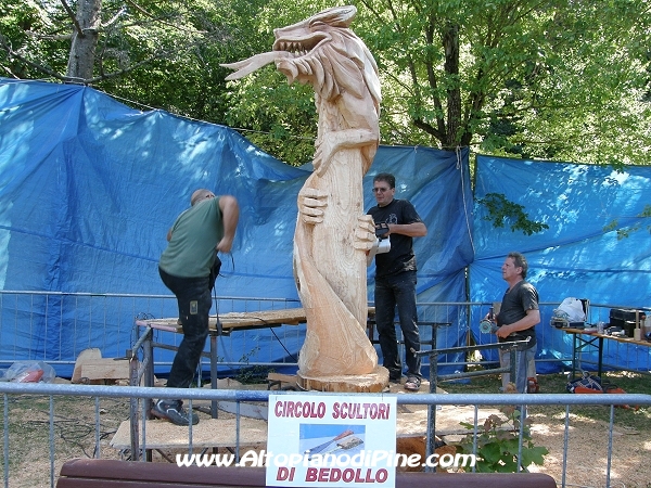 Scultori di Bedollo all'opera - Dragon Festival 2009 - Baselga di Pine'