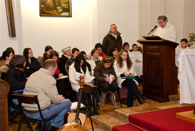 Il coro dei giovani che ha animato la S.Messa - foto Arturo 